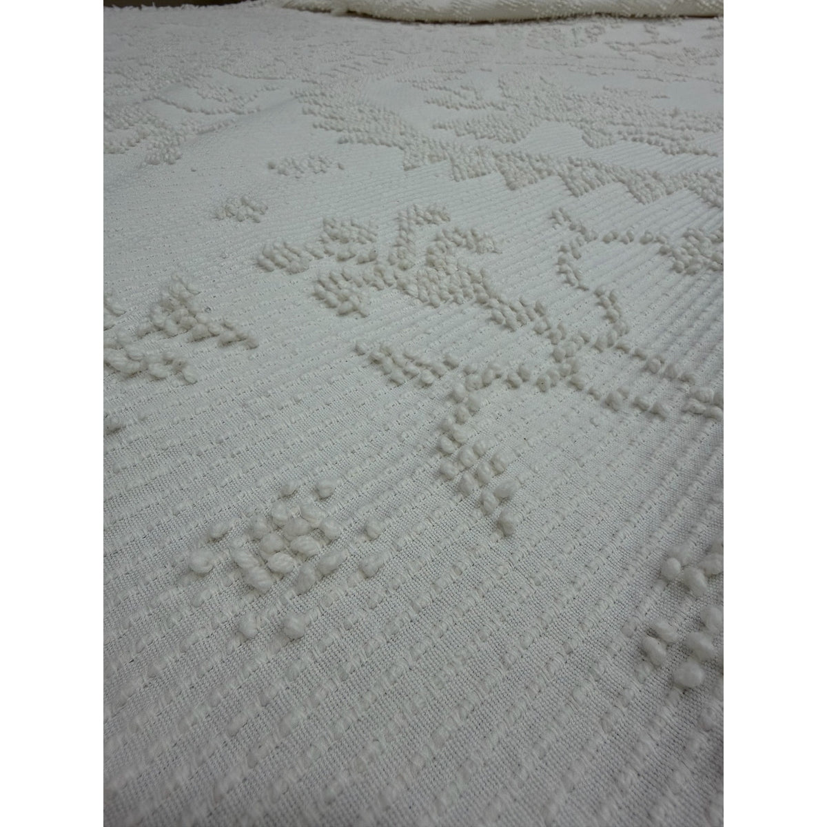 Vintage Ivory Candlewick Bedspread Tufted Cotton Fringe 76 x 106 – additional view 6