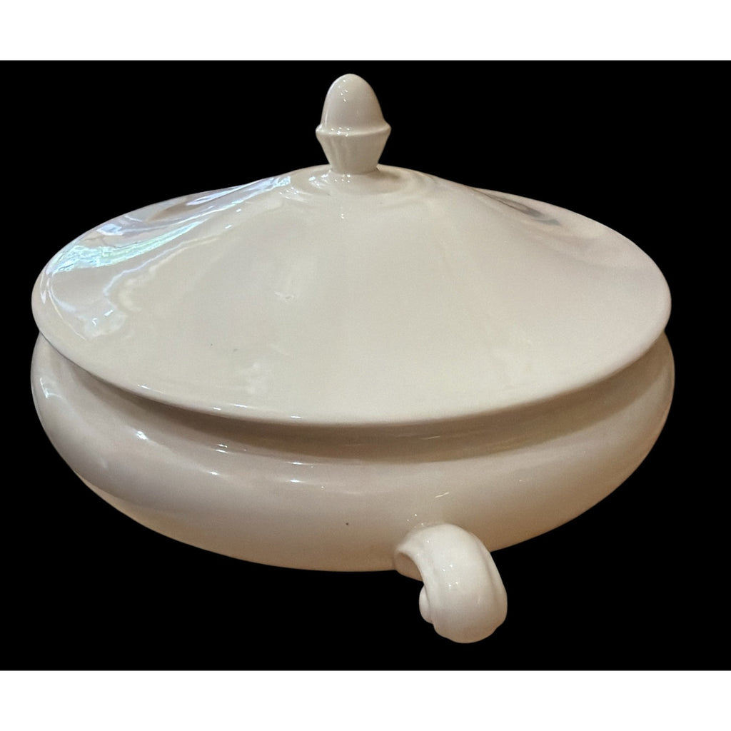 1951 Homer Laughlin Eggshell Nautilus White Covered Vegetable Bowl – additional view 3