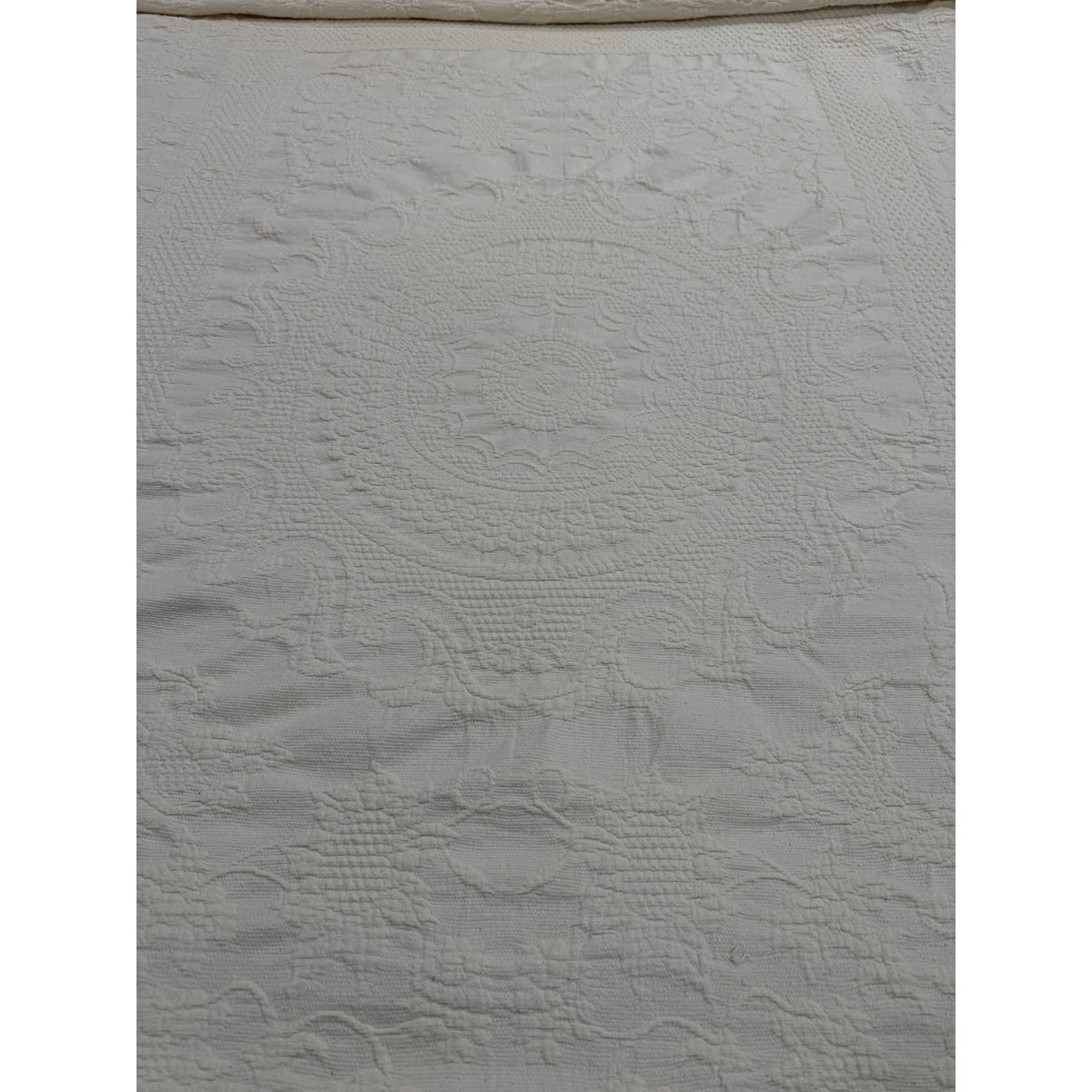 Vintage Bates Queen Elizabeth Twin Bedspread Ivory Matelasse 78 x 110 – additional view 3