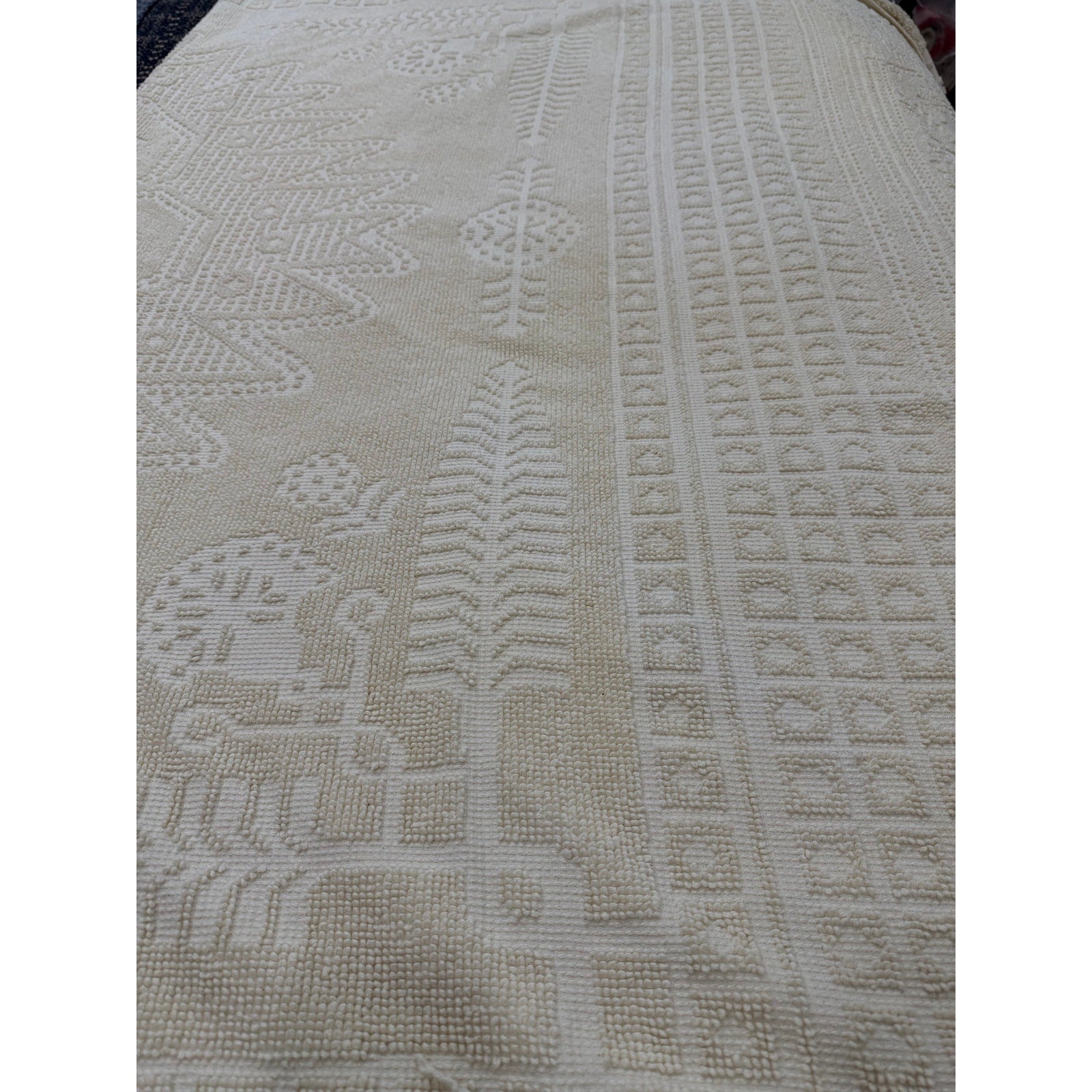 Vintage Sears Ivory Chenille Bedspread King 100x122 Cotton Fringe Medallion