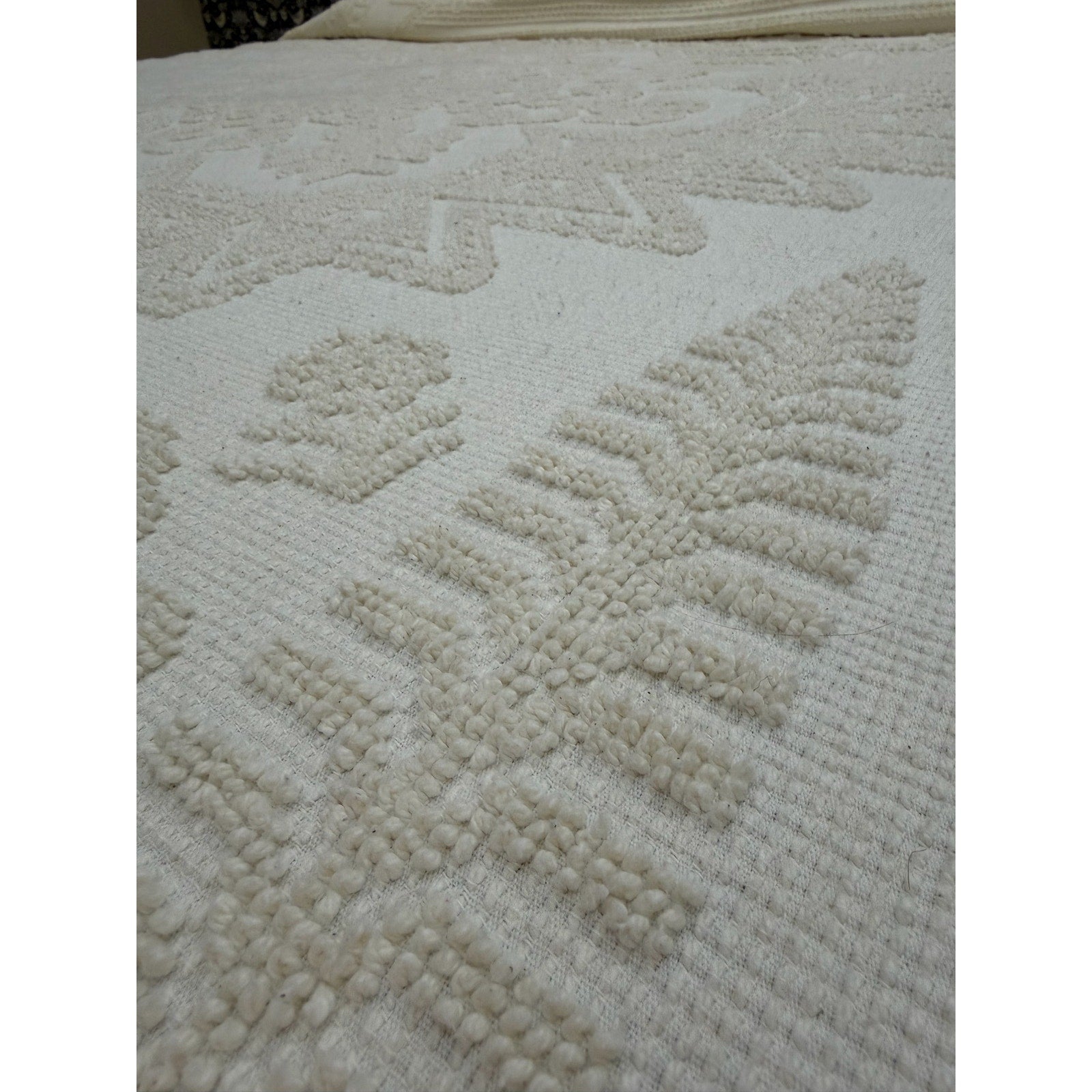 Vintage Sears Ivory Chenille Bedspread King 100x122 Cotton Fringe Medallion