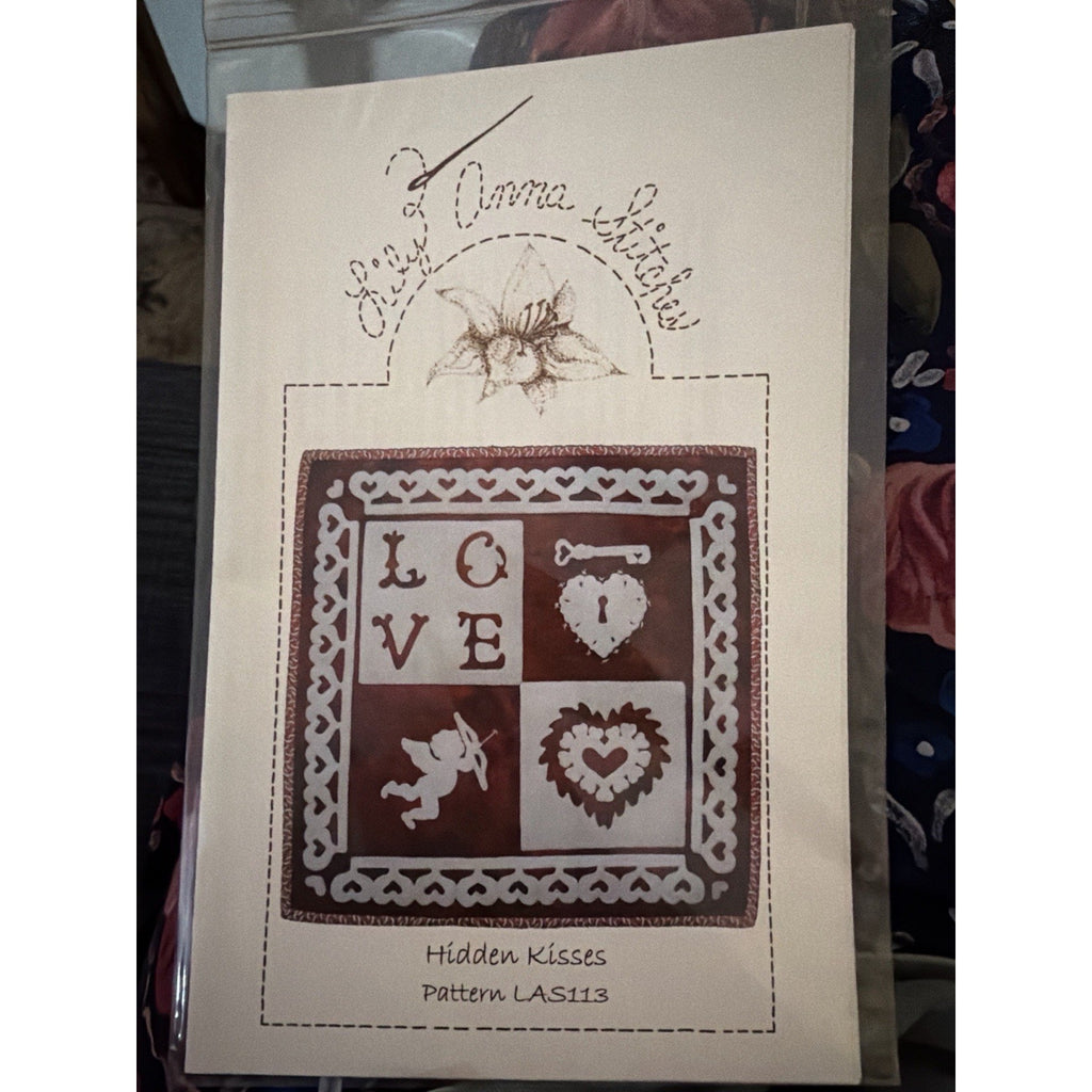 Lily Anna Stitches Hidden Kisses LAS113 Wool Applique Pattern NEW