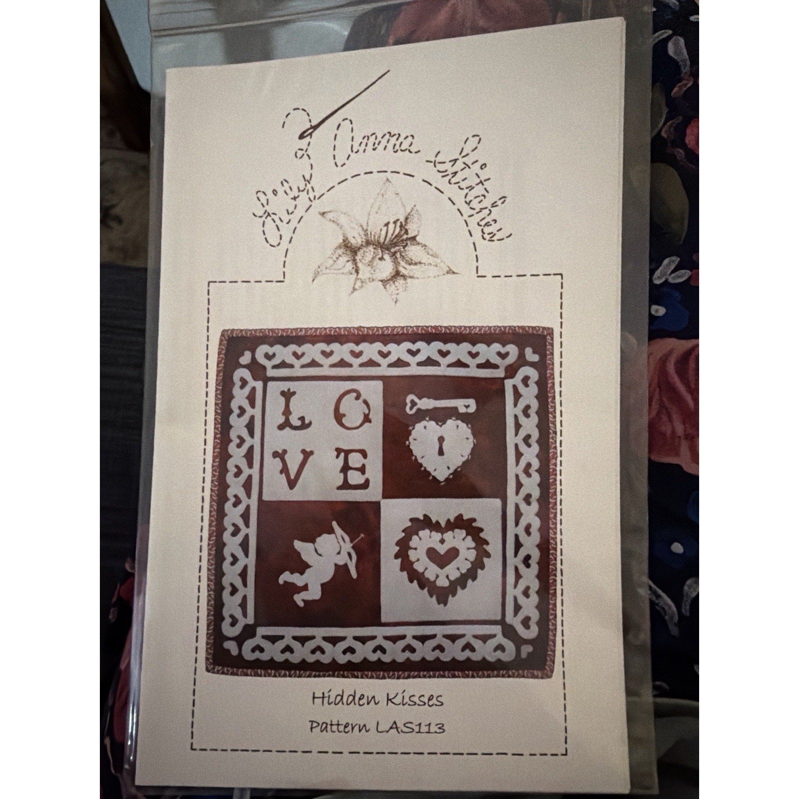 Lily Anna Stitches Hidden Kisses LAS113 Wool Applique Pattern NEW