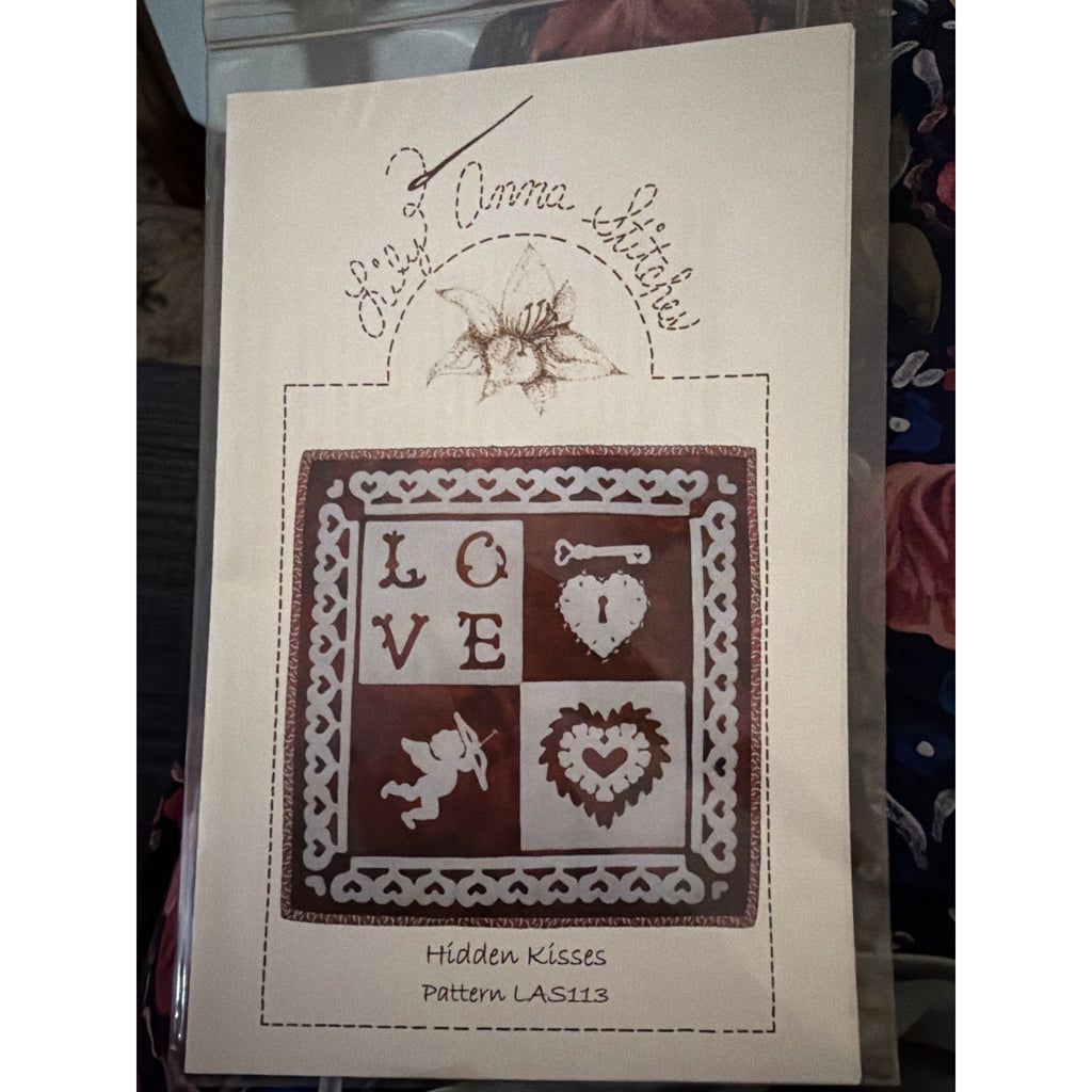 Lily Anna Stitches Hidden Kisses LAS113 Wool Applique Pattern NEW