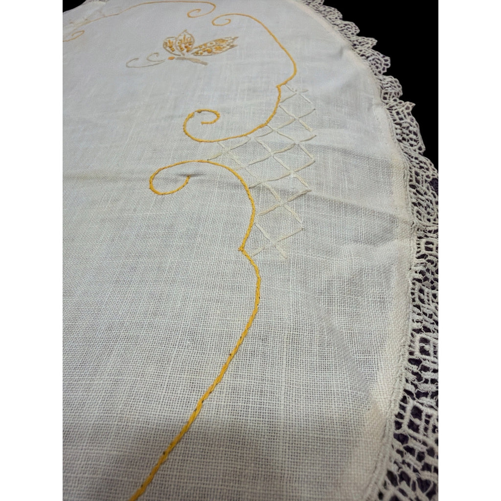 1940s Hand Embroidered Linen Centerpiece Flower Basket Butterflies Lace – additional view 6