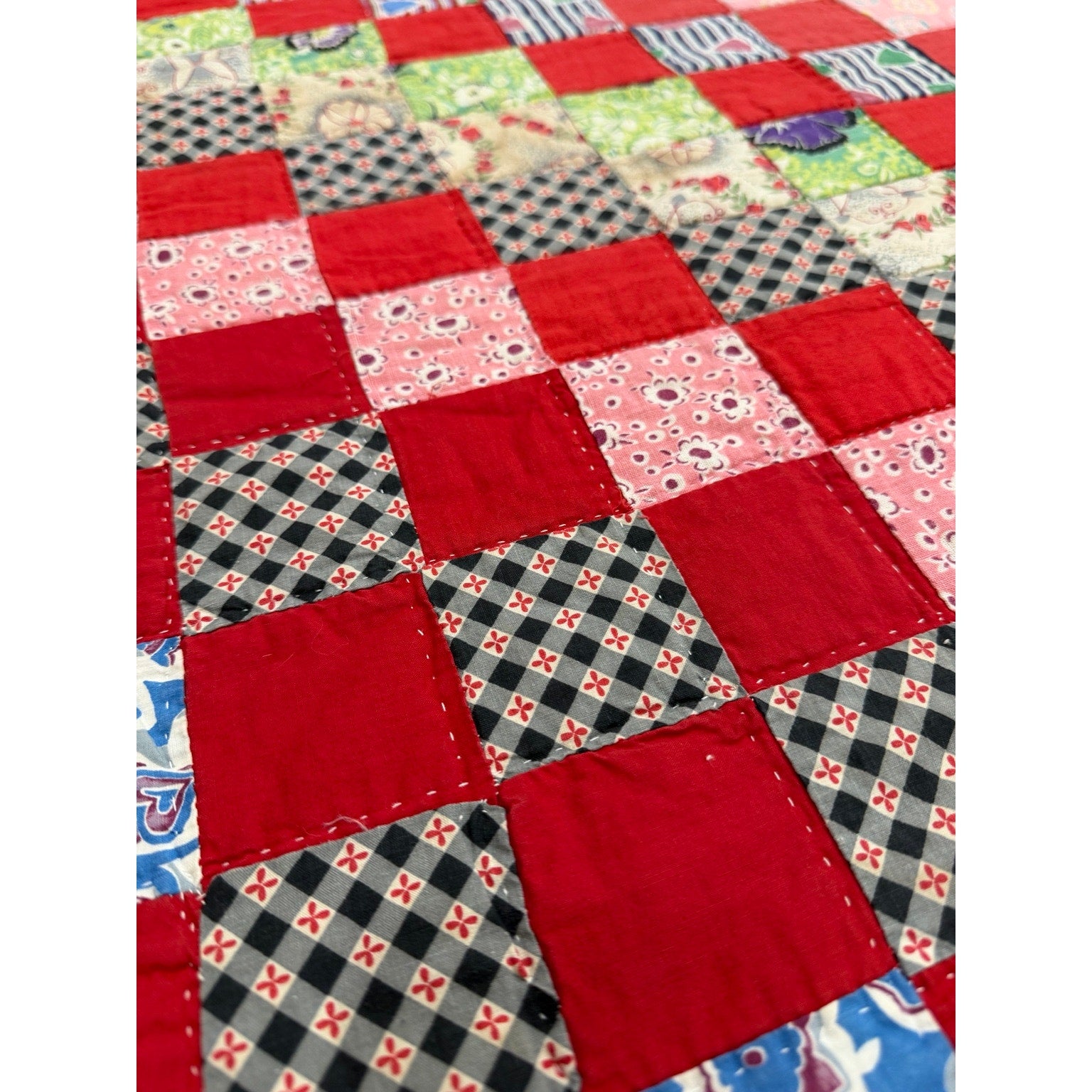 Vintage Hand Pieced Hand Quilted Trip Around the World Quilt 70x72