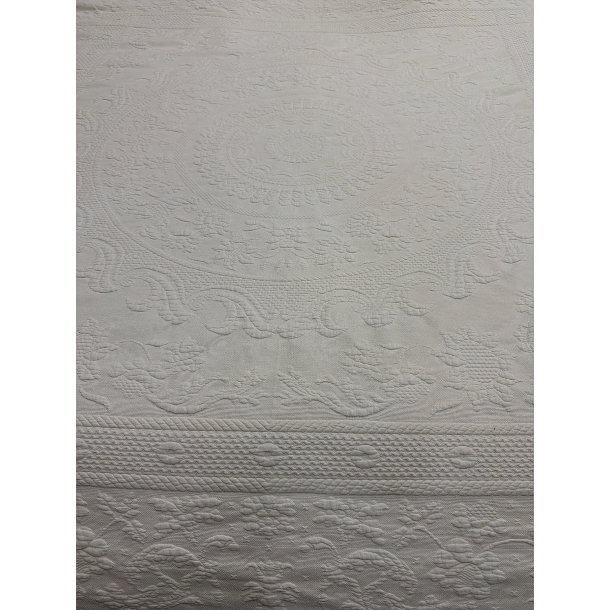 Vintage Bates Queen Elizabeth White Cotton Bedspread Full 94x110 Fringed