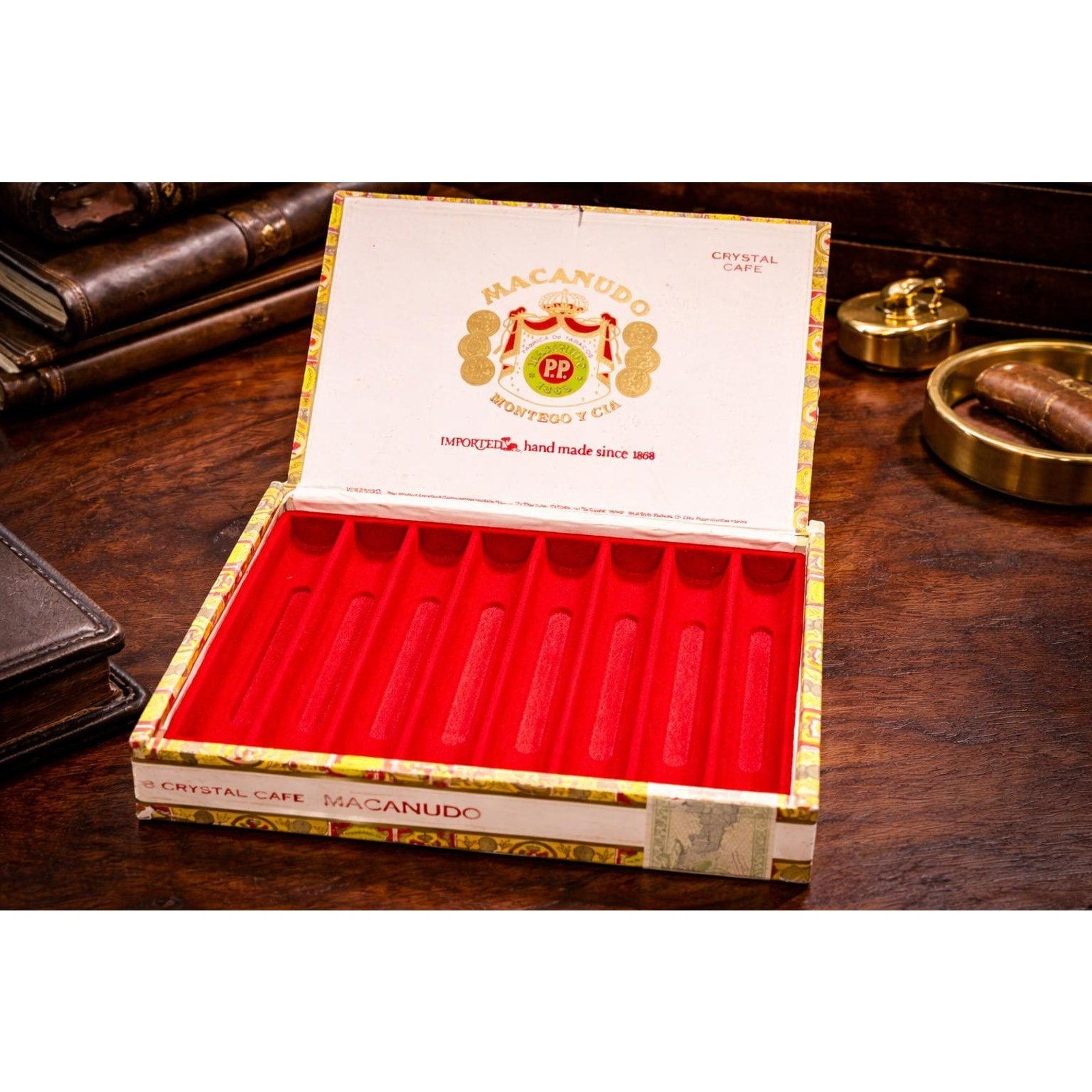 Vintage Macanudo Cigar Box Crystal Cafe White Gold Red Display Case