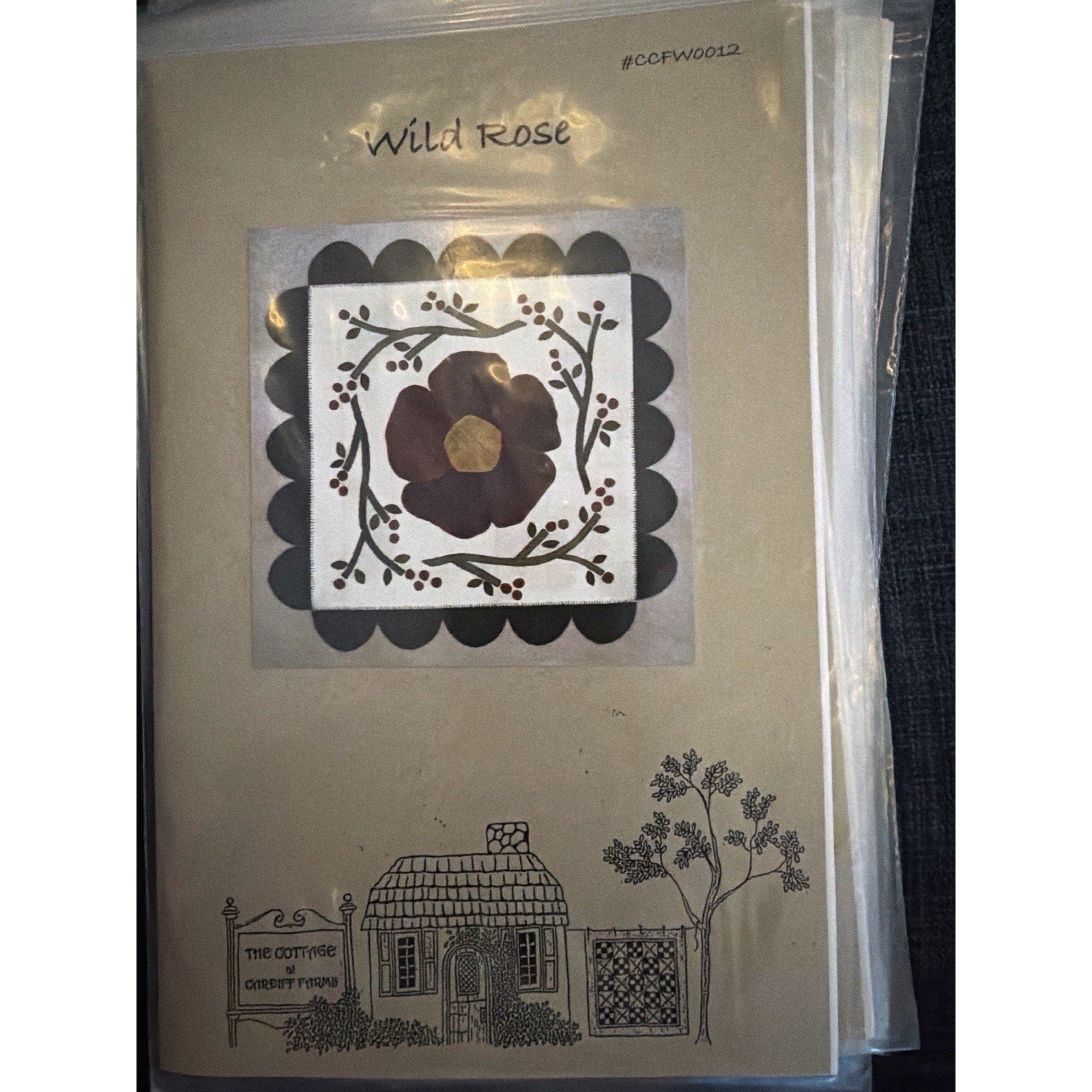 Cardiff Farms Wild Rose Wool Applique Pattern 19x19 Mat