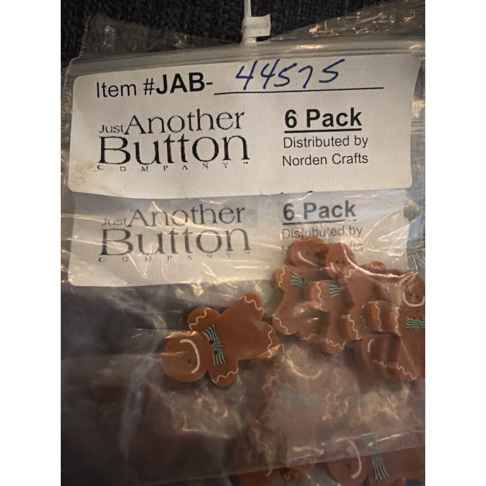 JABCO 44575 Gingerbread Man Buttons Set of 6 NOS Just Another Button Co