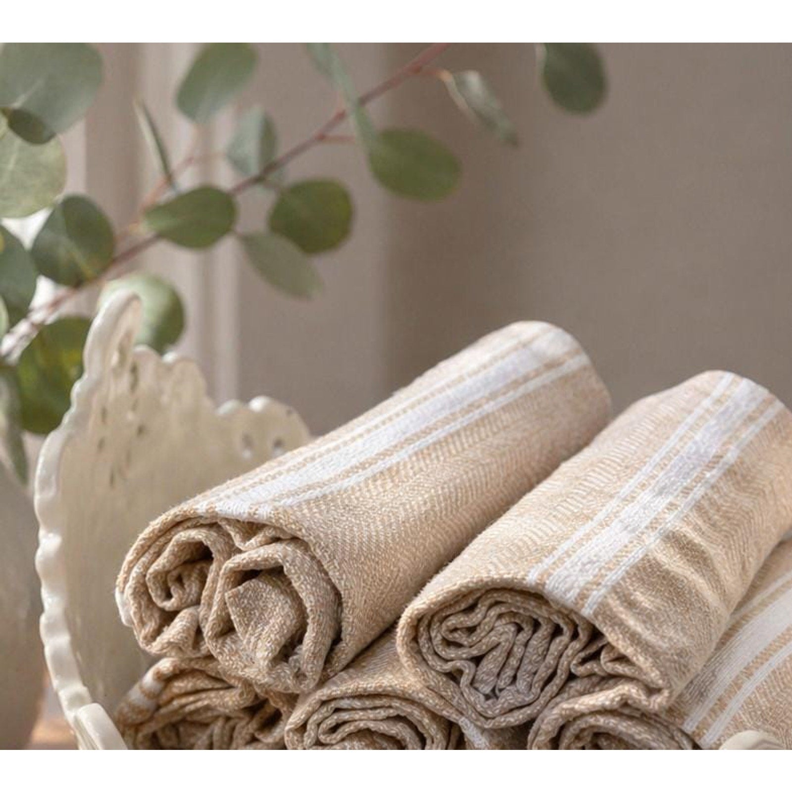 Vintage Ceramic Guest Towel Holder: Farmhouse Spa Linen Display Bowl