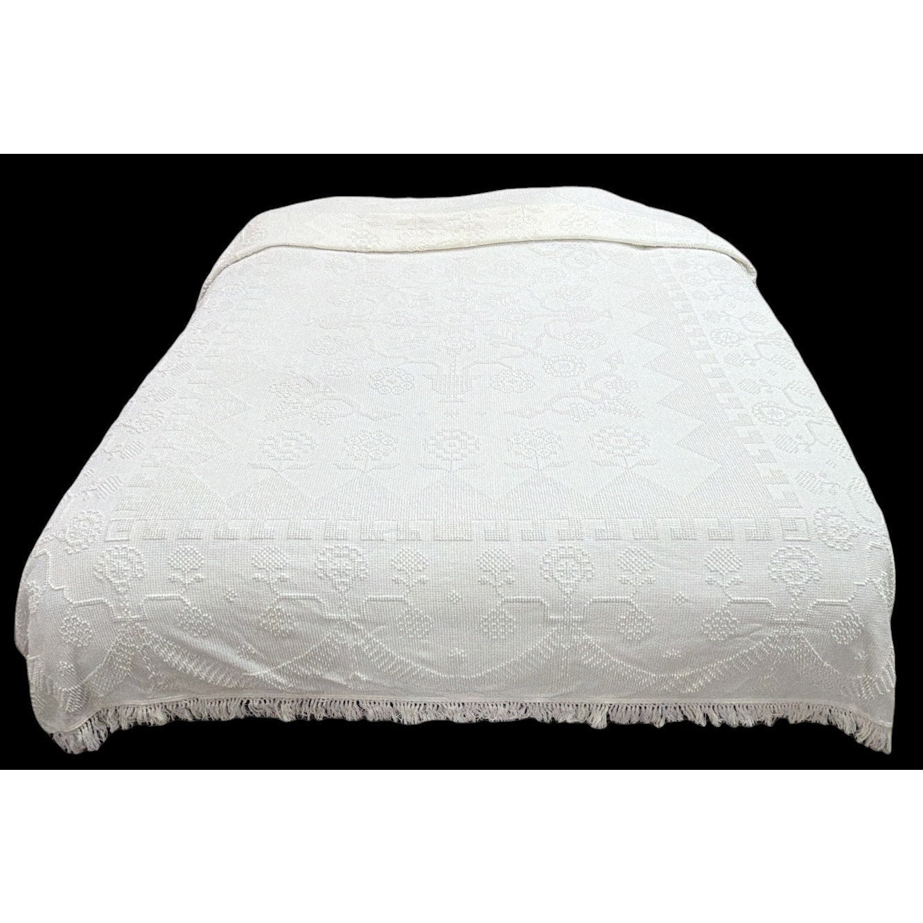 Vintage White Chenille Bedspread King Size 110x90 George Washington's Choice Floral Cotton