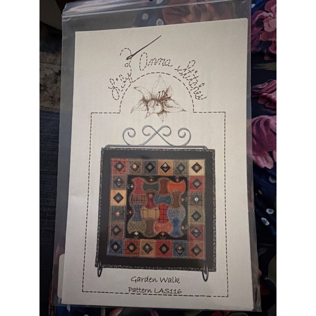 Lily Anna Stitches Garden Walk LAS116 Wool Applique Pattern NEW