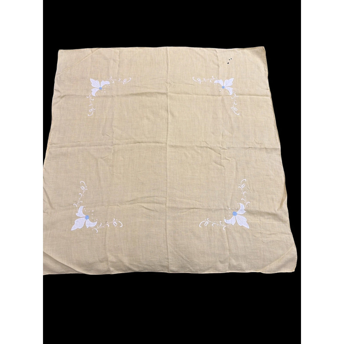Pale Yellow Handkerchief Weight Table Cloth 32” square Vintage – main view