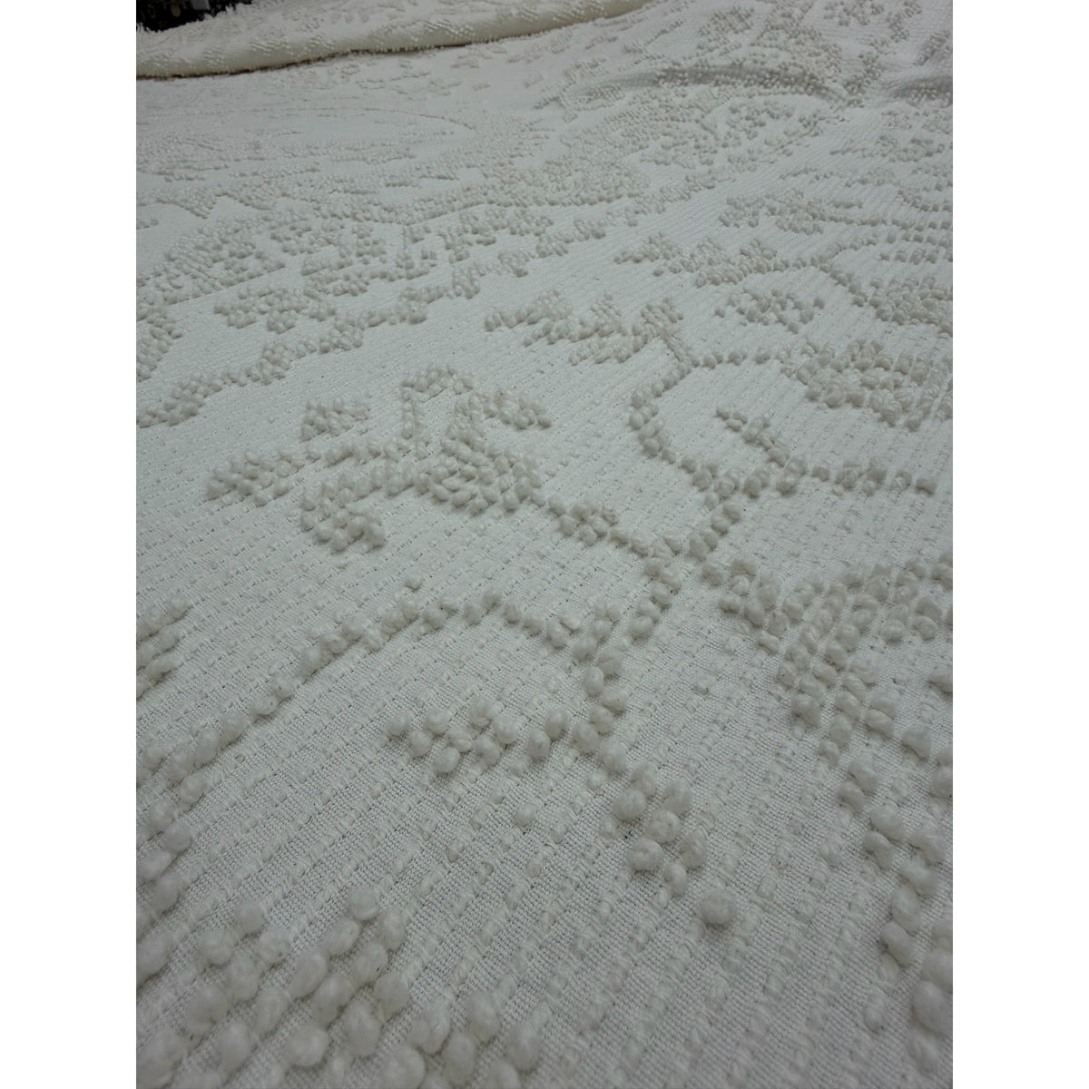 Vintage Ivory Candlewick Bedspread Tufted Cotton Fringe 76 x 106 – additional view 8