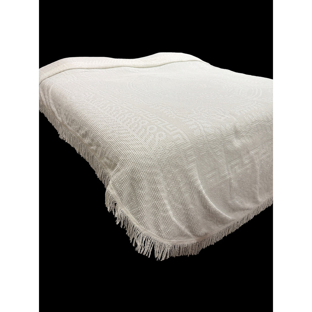 Vintage White Candlewick Bedspread Floral Medallion Fringe Queen 95 x 108 – additional view 9