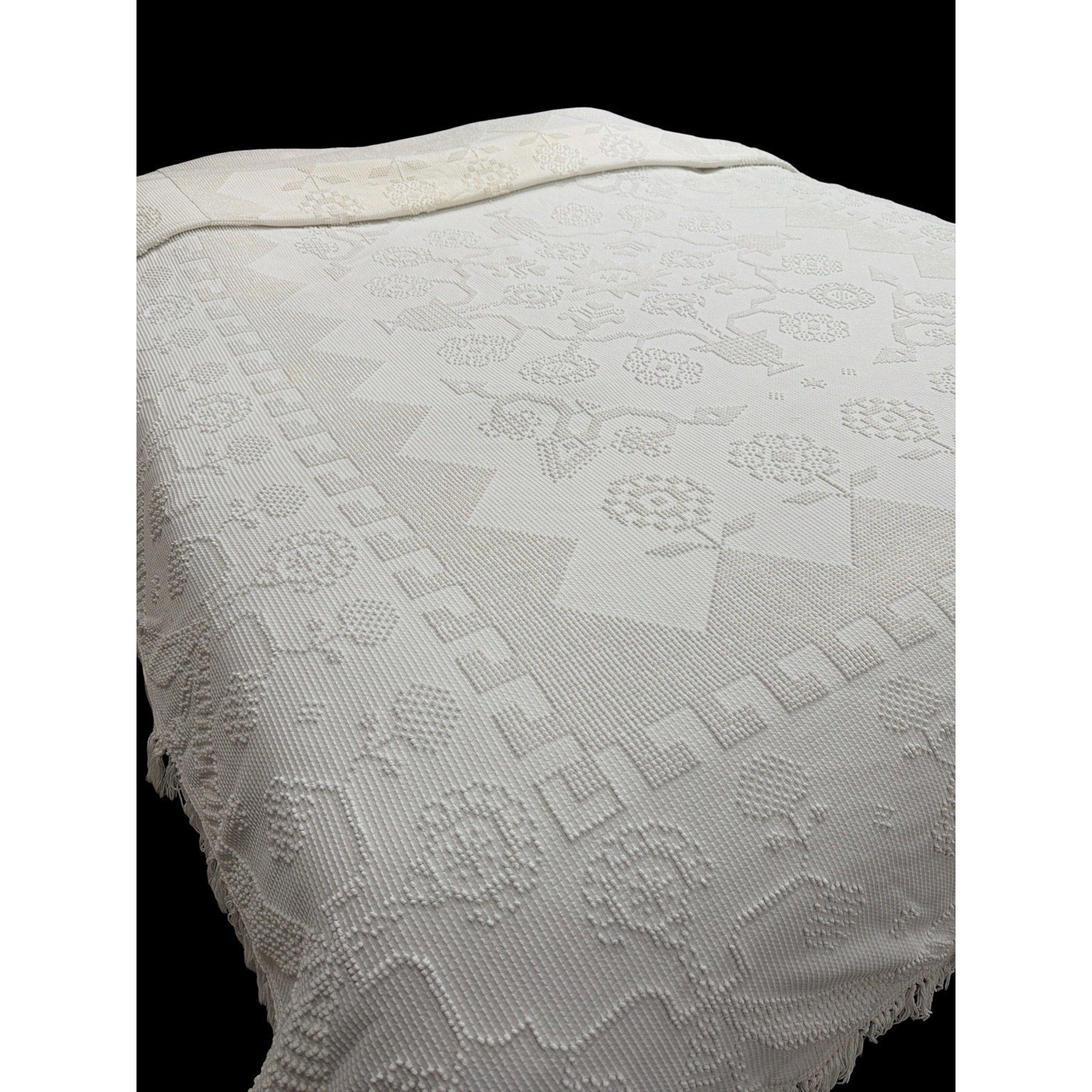 Vintage White Chenille Bedspread King Size 110x90 George Washington's Choice Floral Cotton