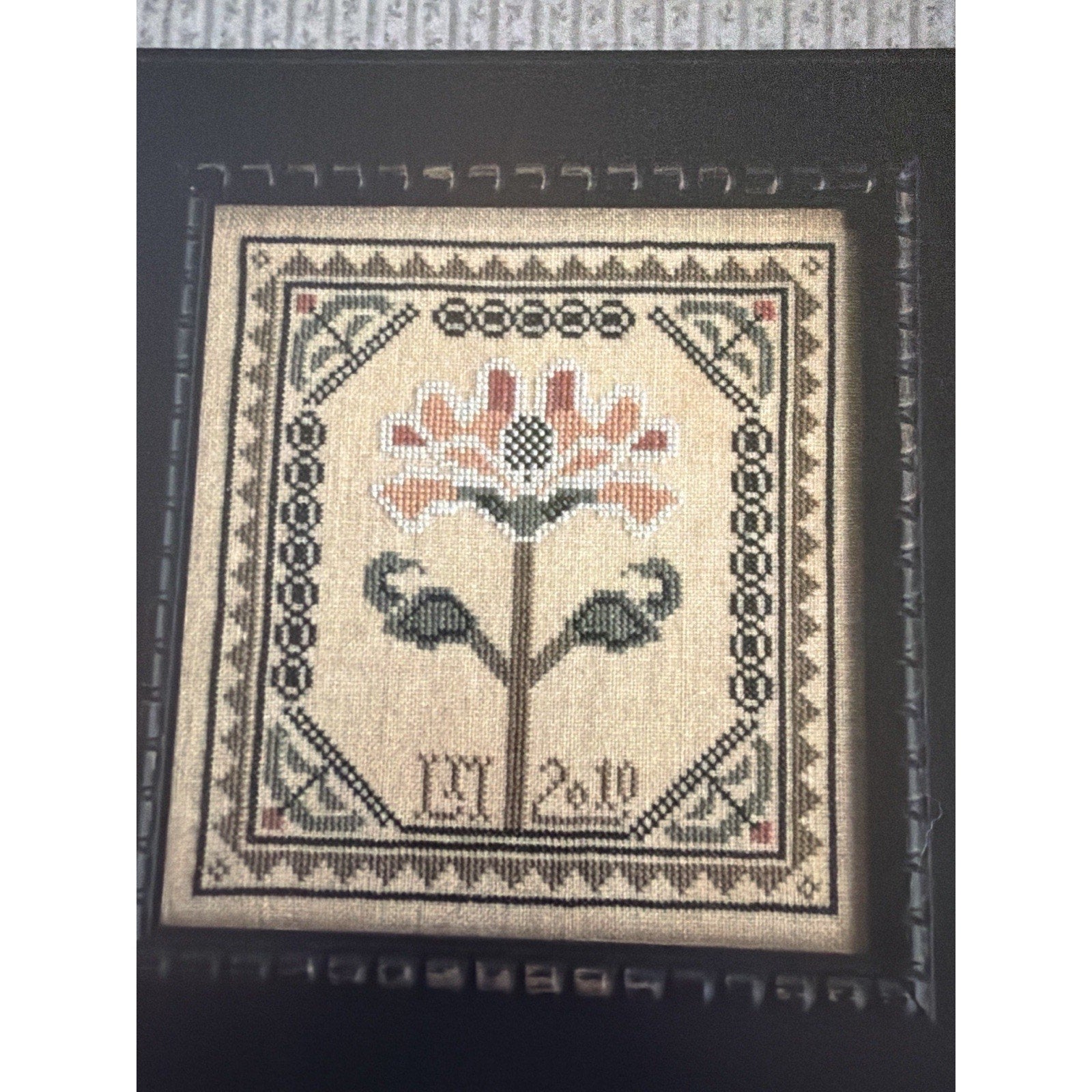 La-D-Da Sarah Lowell Cross Stitch Pattern Floral Primitive Sampler NOS