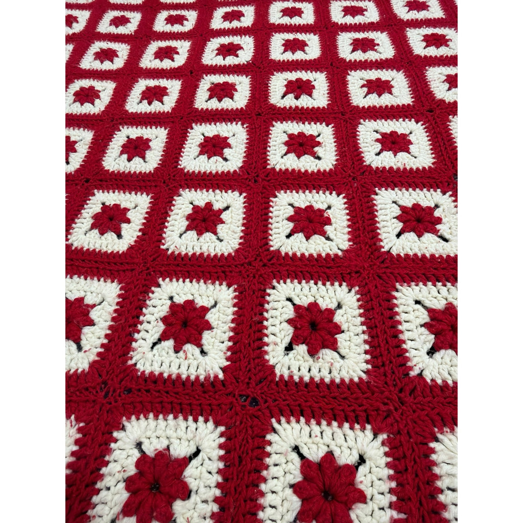 Vintage Christmas Crochet Afghan Red White Poinsettia Flower Blanket 45 x 70