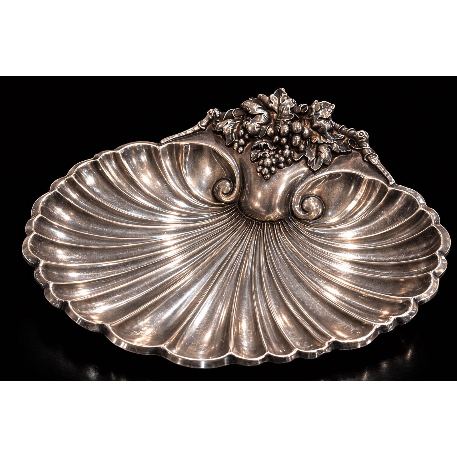 Reed & Barton Shell Platter 16” Silverplate Grape Feet Vintage Serving Tray