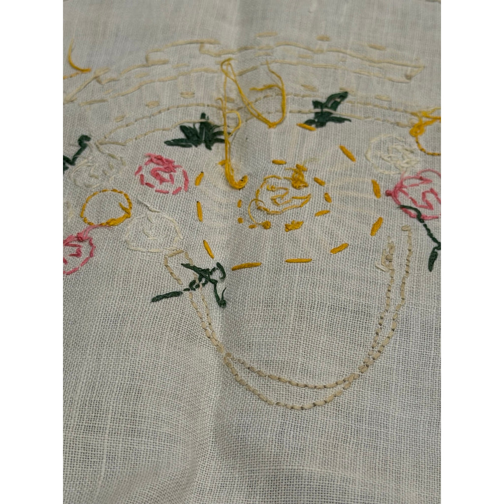1940s Hand Embroidered Linen Centerpiece Flower Basket Butterflies Lace – additional view 3
