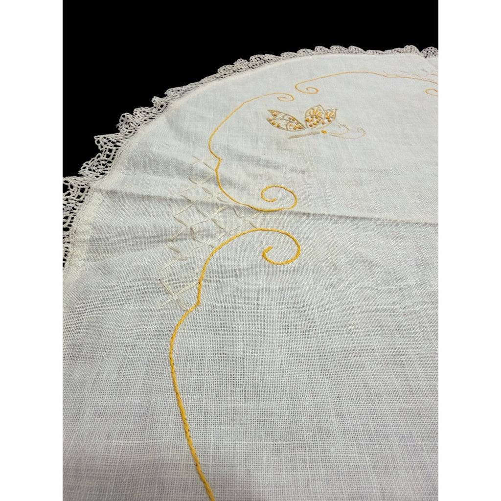 1940s Hand Embroidered Linen Centerpiece Flower Basket Butterflies Lace – additional view 4