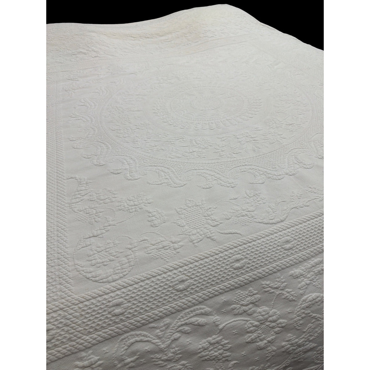 Vintage Bates Queen Elizabeth White Cotton Bedspread Full 94x110 Fringed