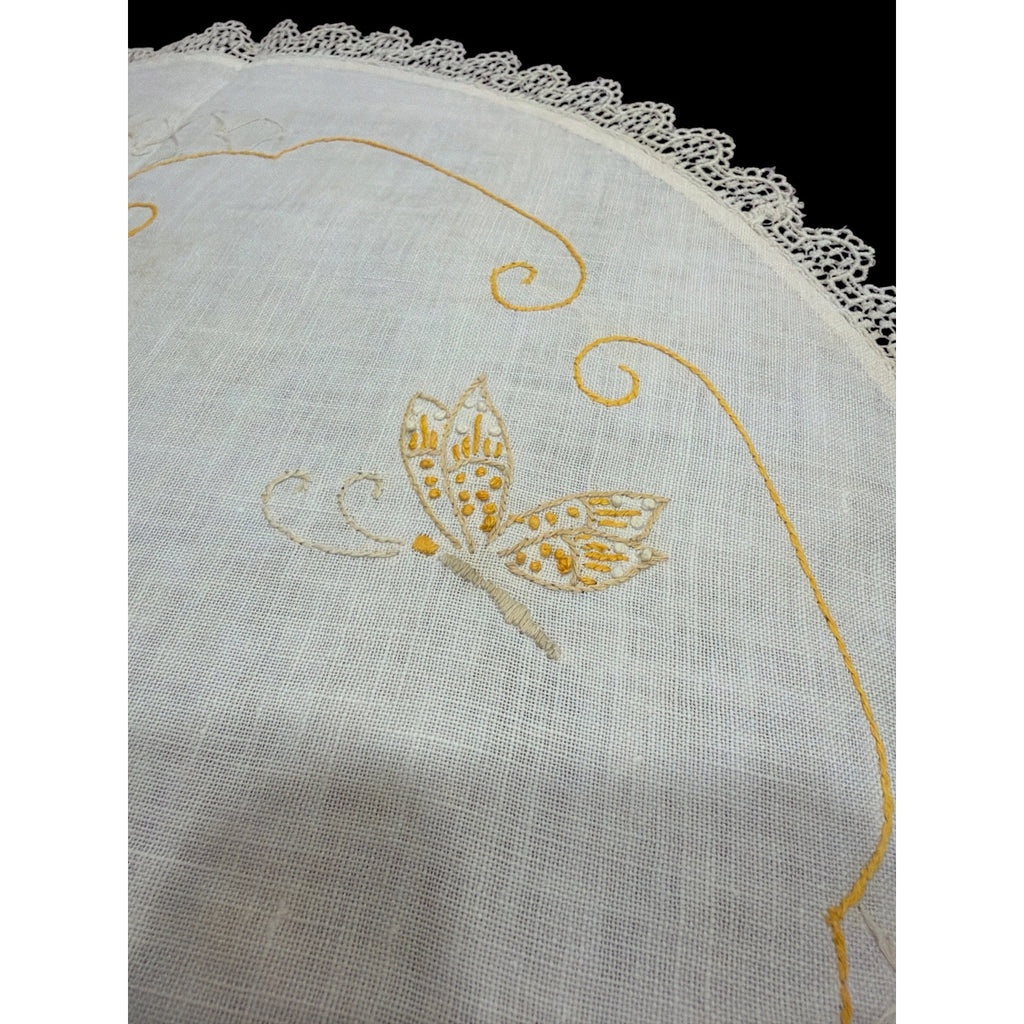 1940s Hand Embroidered Linen Centerpiece Flower Basket Butterflies Lace – additional view 5