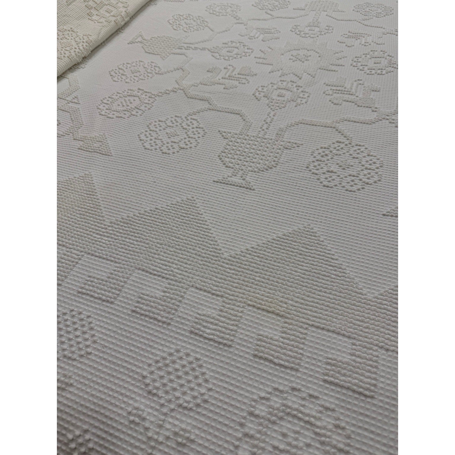 Vintage White Chenille Bedspread King Size 110x90 George Washington's Choice Floral Cotton