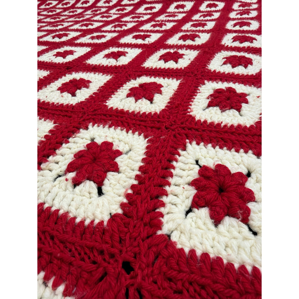 Vintage Christmas Crochet Afghan Red White Poinsettia Flower Blanket 45 x 70