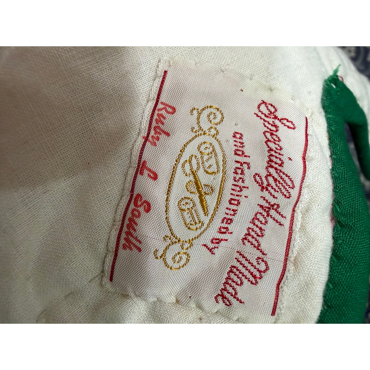 Vintage Hand Quilted Patchwork Quilt Ruby South Sawtooth Edge 106" x 75" – additional view 8