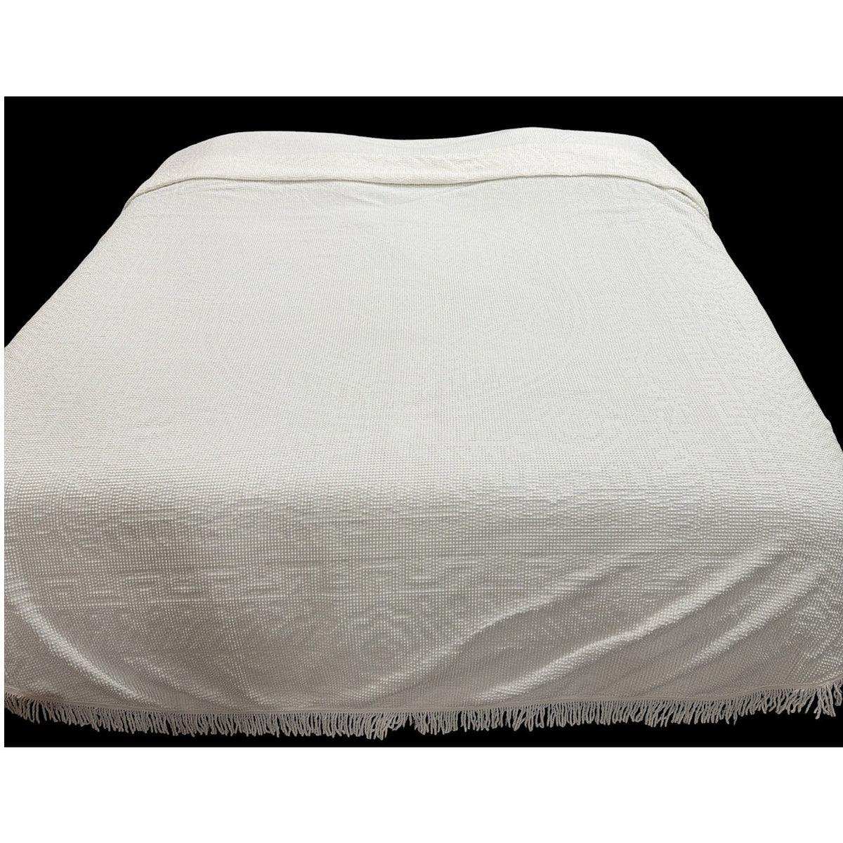 Vintage White Candlewick Bedspread Floral Medallion Fringe Queen 95 x 108 – additional view 2