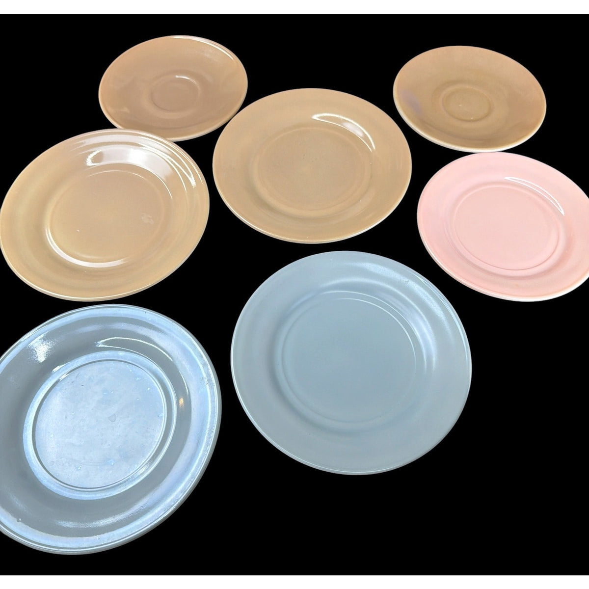 Hazel Atlas Moderntone Platonite Mixed Pastel Plates Saucers 7 Pc – main view