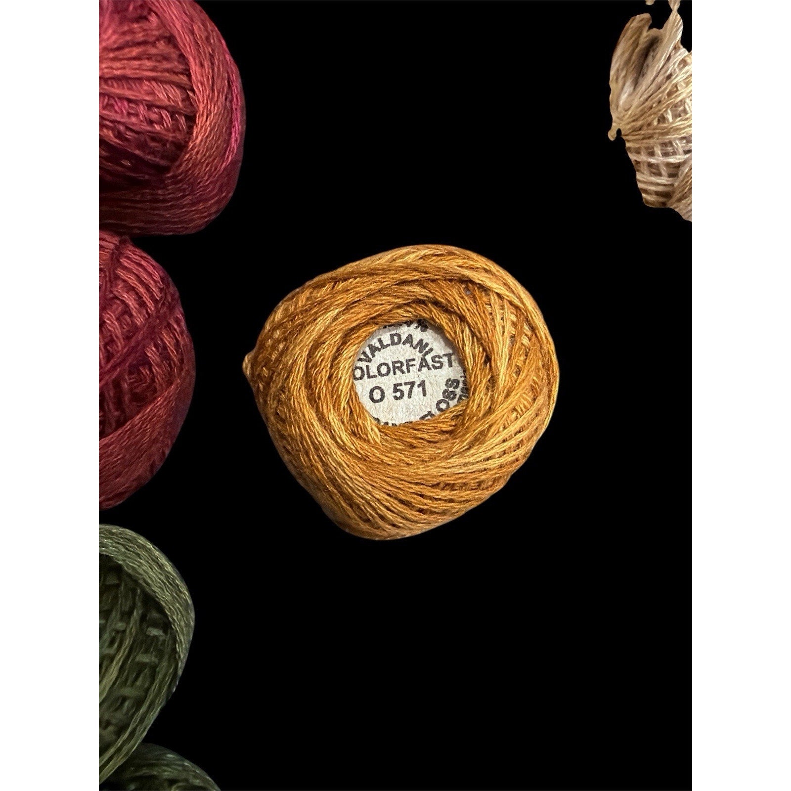 Primitive Gatherings Poinsettia Punch Needle Materials Kit Valdani Floss