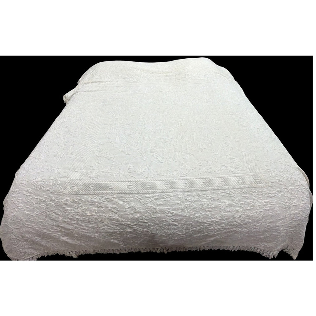 Vintage Bates Queen Elizabeth White Cotton Bedspread Full 94x110 Fringed