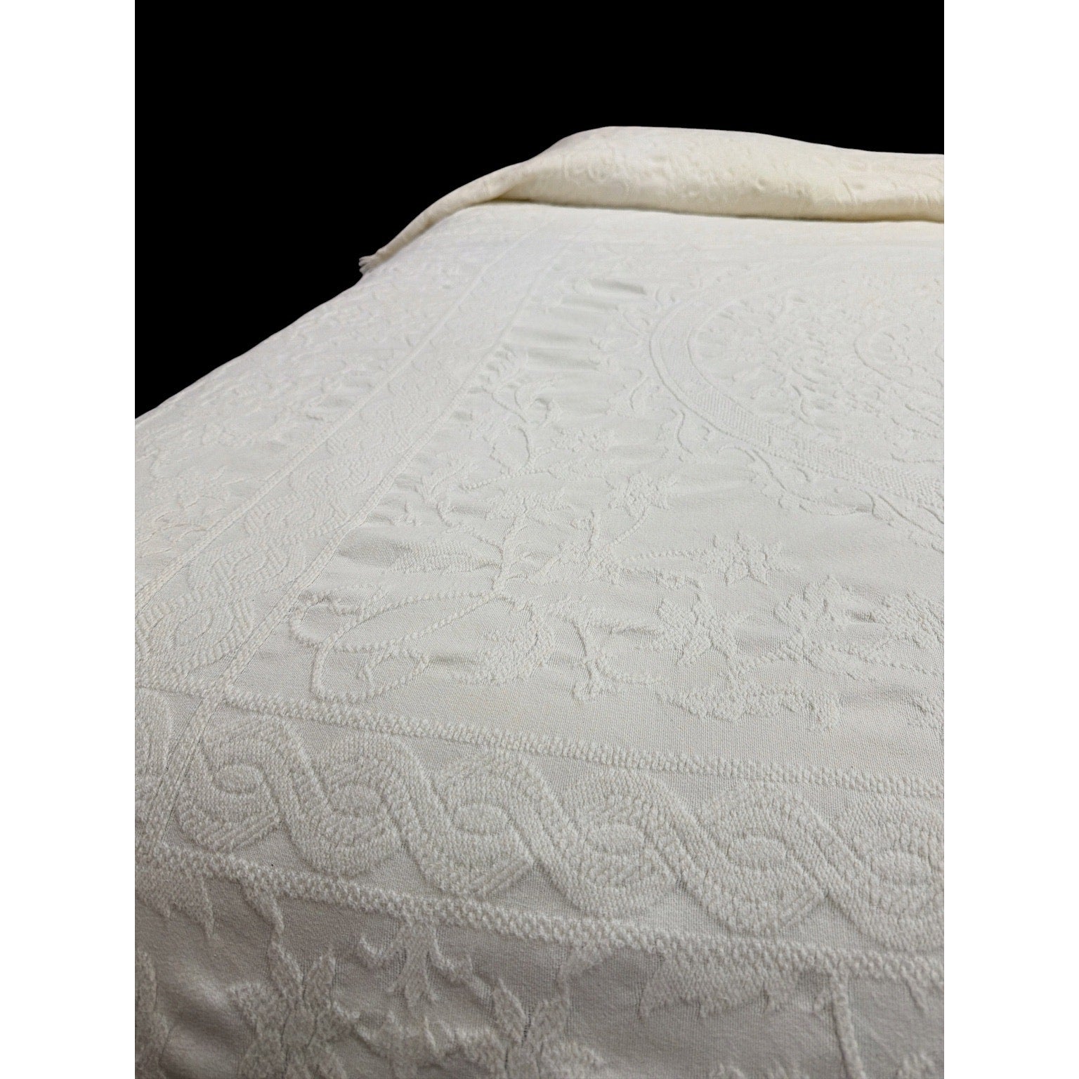 Vintage Crown Crafts Cotton Bedspread Queen Ivory Jacquard Floral Medallion