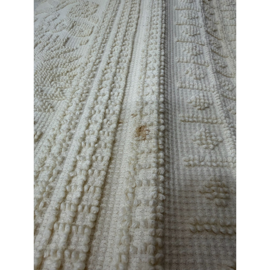 Vintage Sears Ivory Chenille Bedspread King 100x122 Cotton Fringe Medallion