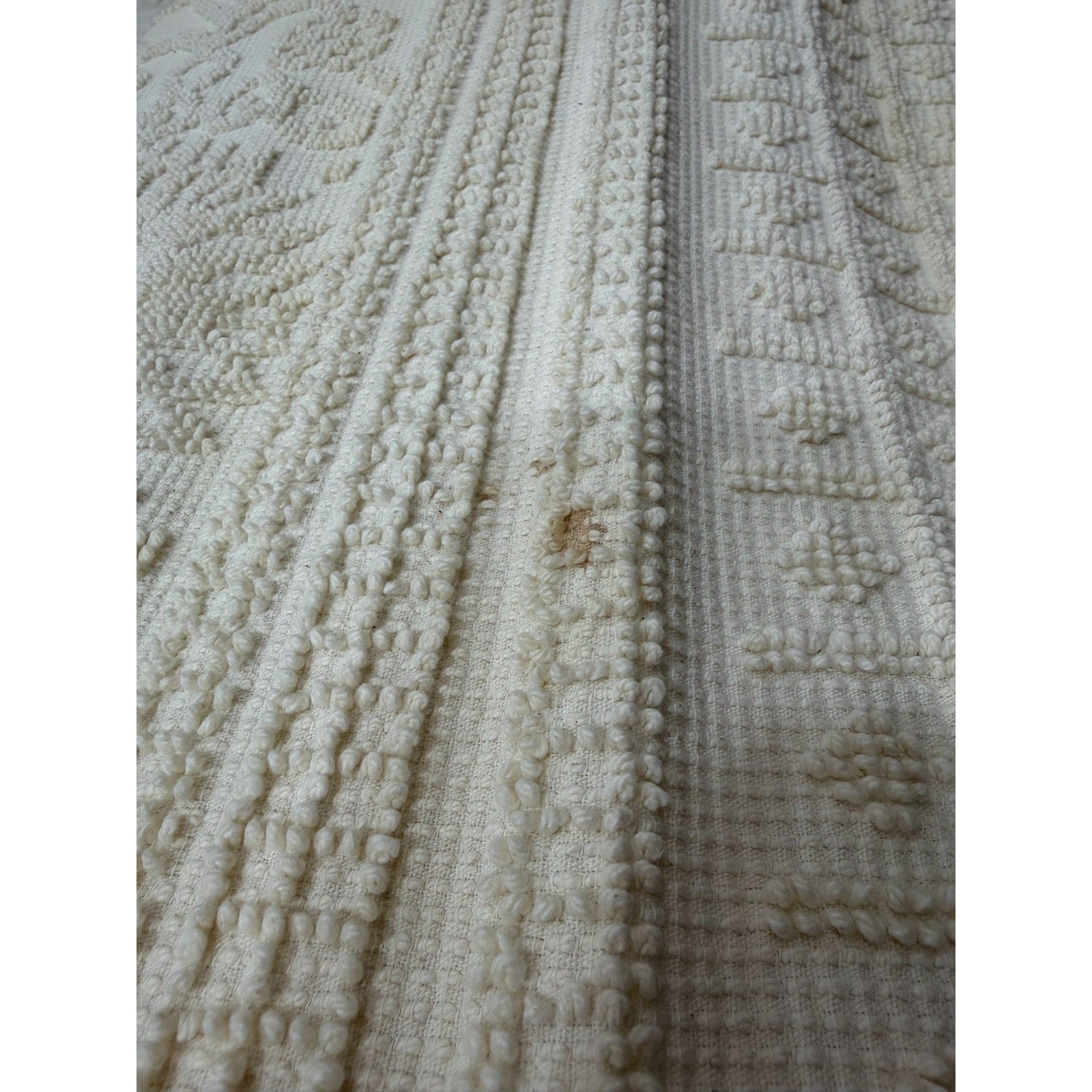 Vintage Sears Ivory Chenille Bedspread King 100x122 Cotton Fringe Medallion